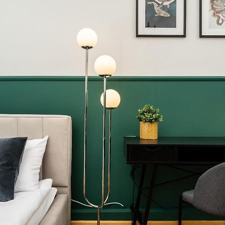 Classy Old Town Apartment - By Upstairs คราคูฟ ภายนอก รูปภาพ