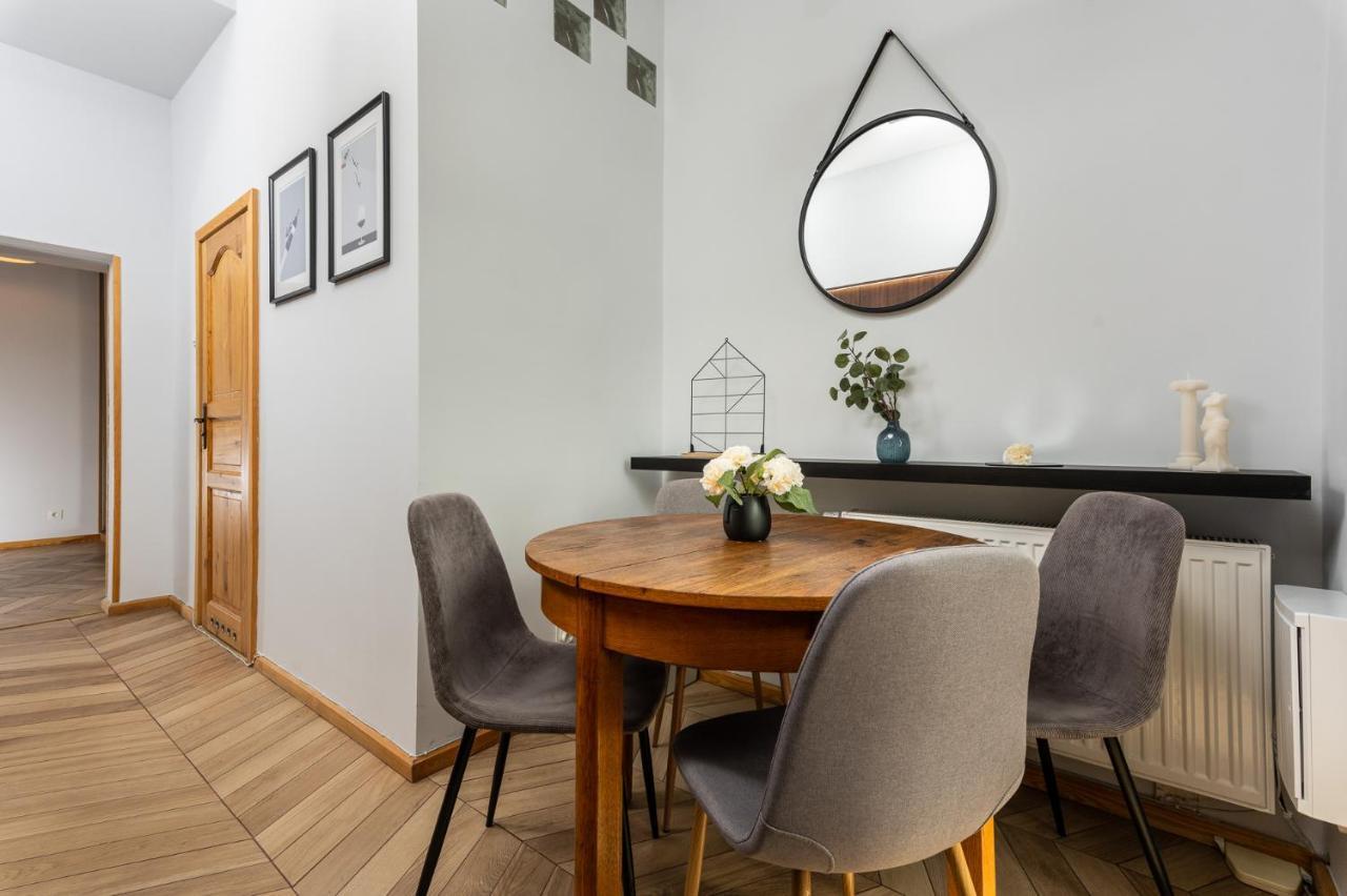 Classy Old Town Apartment - By Upstairs คราคูฟ ภายนอก รูปภาพ