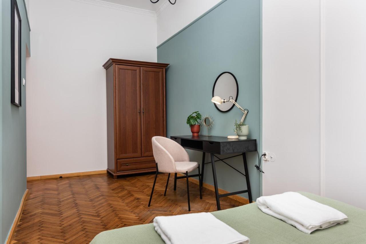 Classy Old Town Apartment - By Upstairs คราคูฟ ภายนอก รูปภาพ