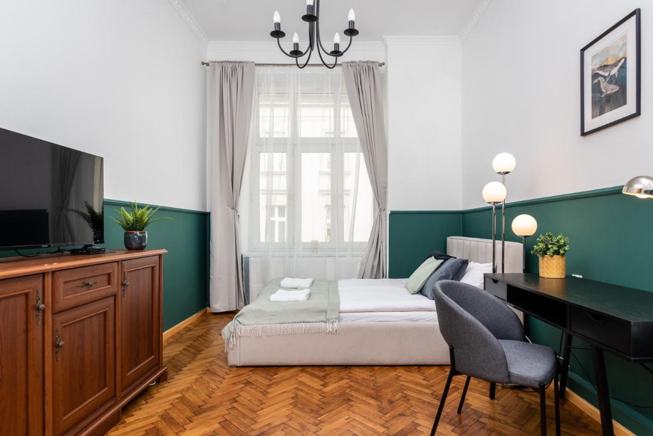Classy Old Town Apartment - By Upstairs คราคูฟ ภายนอก รูปภาพ