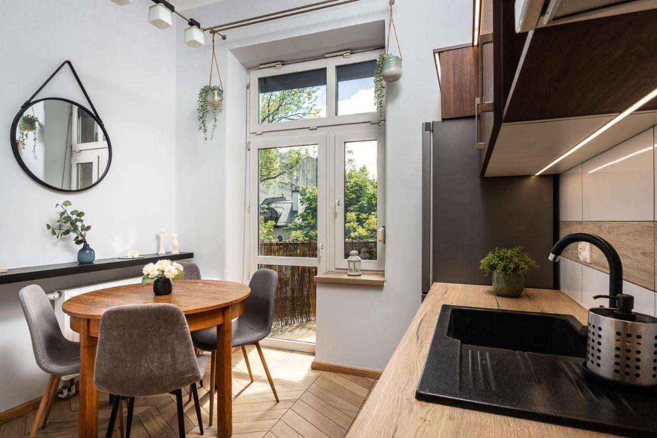 Classy Old Town Apartment - By Upstairs คราคูฟ ภายนอก รูปภาพ