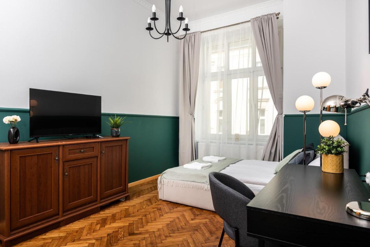 Classy Old Town Apartment - By Upstairs คราคูฟ ภายนอก รูปภาพ